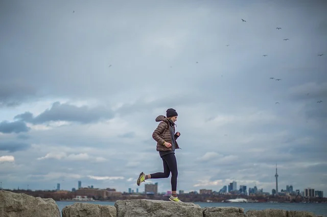 在寒冷中锻炼：充分利用冬季气候