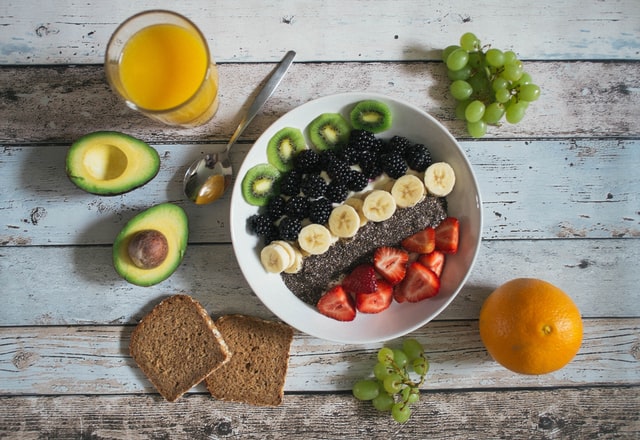 Breakfast fruits rich in fiber